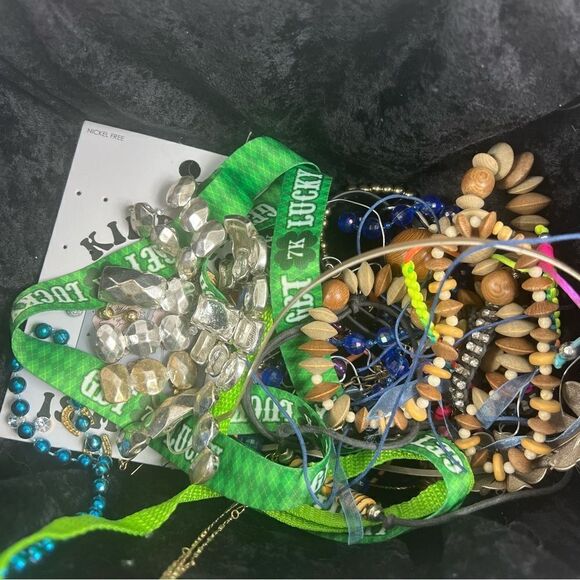 5 pounds of craft jewelry bundle vintage to current for repurpose - Picture 12 of 14